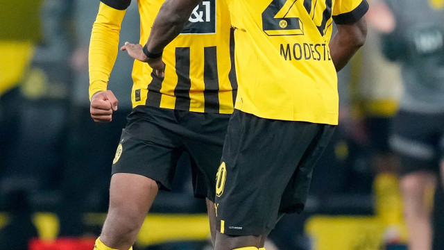 Borussia Dortmund busca empate salvador no último lance contra Bayern de Munique