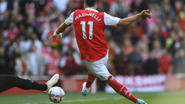 Arsenal bate City no fim com gol de Martinelli e quebra tabu pelo Inglês