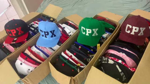 Boné do Lula 'CPX' vira febre e empresa diz que 'nem dorme' para atender pedidos