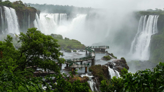 Após chuvas, Cataratas do Iguaçu têm vazão 4 vezes maior que a média
