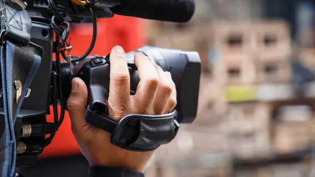 
                    Cinegrafista morre e repórter fica gravemente ferida em acidente em MG
                