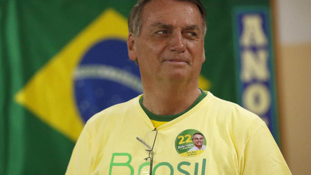 Cartão corporativo garantiu férias de Bolsonaro na praia