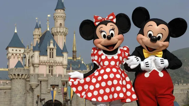 
                    Adolescente cai de atração da Disney e despenca de altura de 15 metros
                