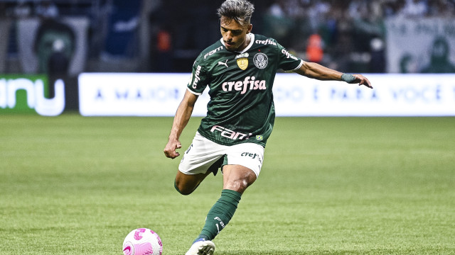 Gabriel Menino vira protagonista no Palmeiras e faz torcida esquecer Danilo