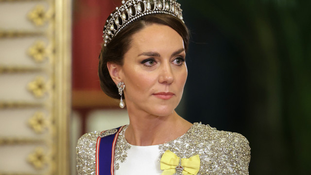  Uau! Kate Middleton deslumbrante com tiara preferida da princesa Diana
