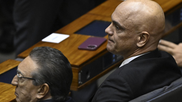 Moraes determina prisão e multa caso golpistas obstruam vias em novo ato