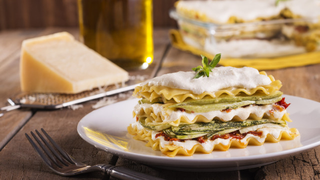 Receita: Lasanha de Abobrinha com pasta de queijo branco e tomate seco