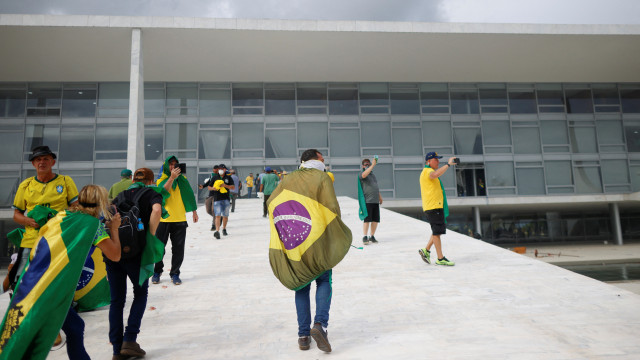 Meta vai bloquear conteúdo que promova invasão de Brasília