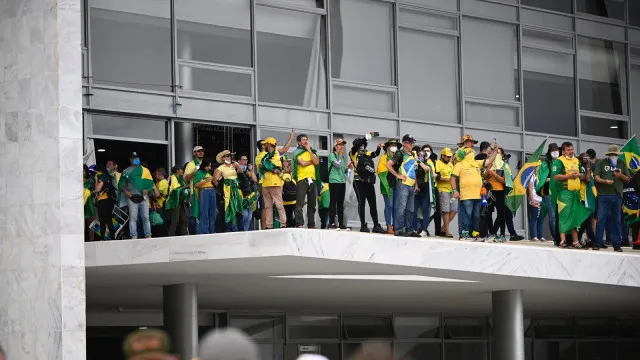 
                    52% dos brasileiros são contra reduzir penas de condenados no 8 de janeiro, diz Genial/Quaest
                