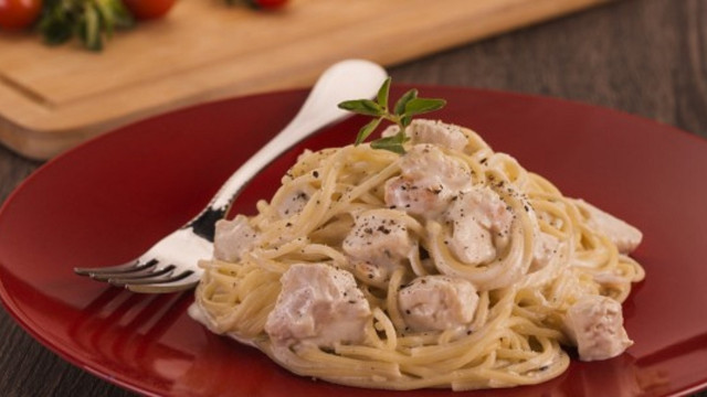 Receita: Espaguete com frango aos 4 queijos