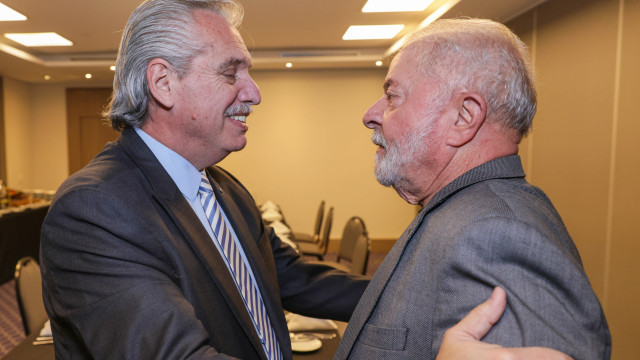 Presidente da Argentina visitará Brasil para discutir crise econômica com Lula