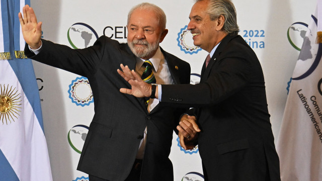 Fernández inaugura Cúpula da Celac após renovação de votos com Lula