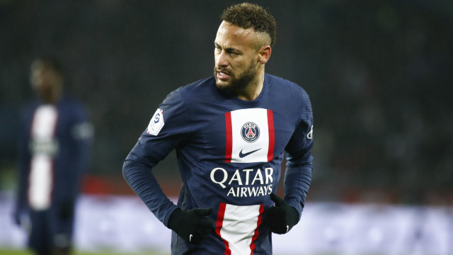 Atlético-MG atende pedido de Neymar e médico do clube vai operar o atacante