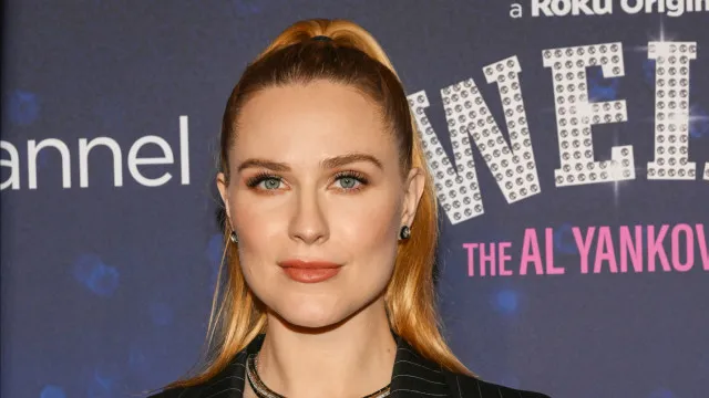 
                    Evan Rachel Wood diz que foi ignorada por elenco de 'Da Magia à Sedução 2'
                