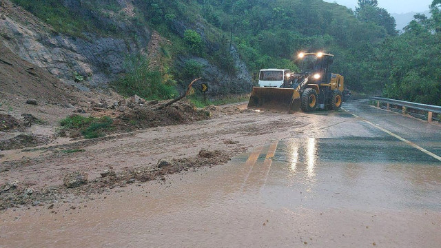 Estradas no litoral norte de SP ainda têm interdições após chuvas