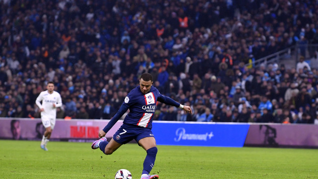 Mbappé se torna o maior artilheiro do PSG com lindo passe de Messi