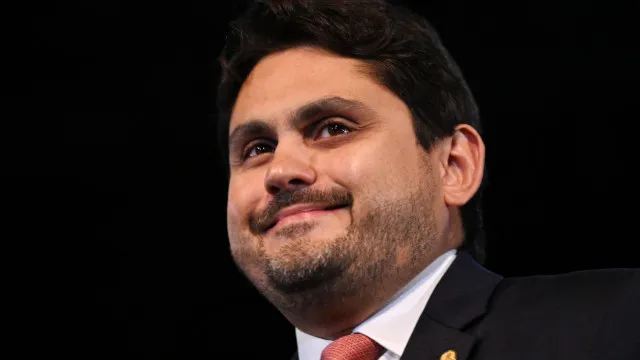Pai de ministro de Lula pede prefeitura no Maranhão 'de presente' para esposa