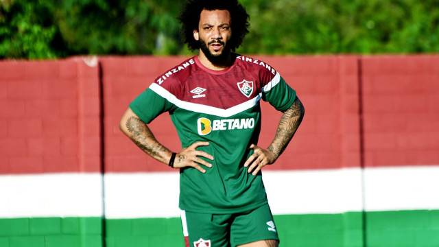 Lateral-esquerdo Marcelo faz primeiro treino com o elenco do Fluminense
