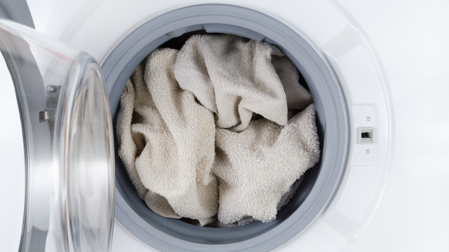 É mesmo necessário lavar as toalhas com água quente? Esclareça a dúvida