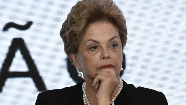 Dilma Rousseff é vaiada ao chegar para votar em Belo Horizonte