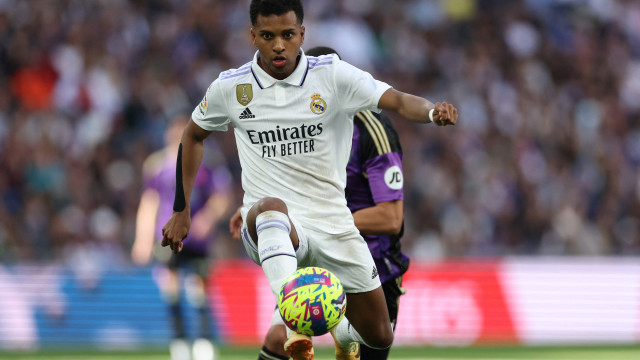 Rodrygo marca, Benzema faz hat-trick, e Real Madrid goleia Valladolid no Espanhol