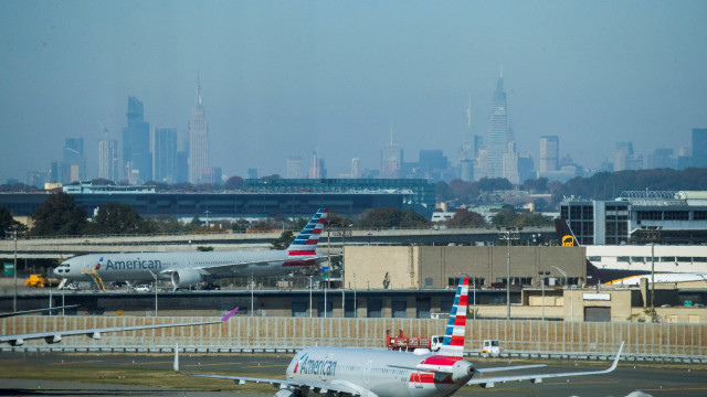 Acidente no Aeroporto JFK em Nova York deixa dois mortos