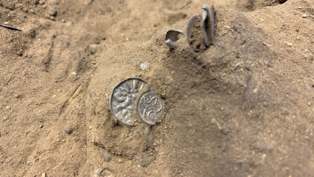 Encontradas moedas na Dinamarca que podem ter quase mil anos de idade