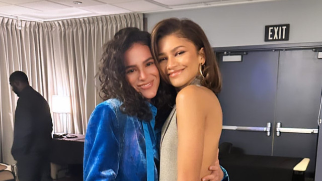 Bruna Marquezine se encontra com Zendaya nos bastidores da CinemaCon