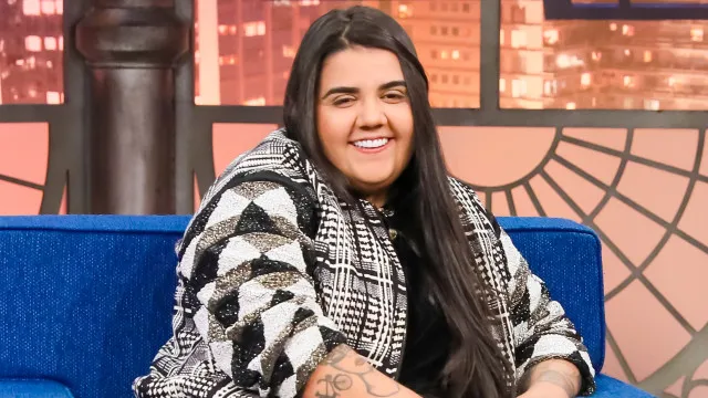 
                    Cantora Yasmin Santos desabafa sobre fim de noivado com influenciadora
                