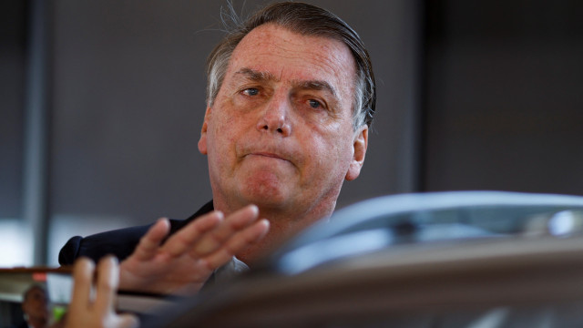 Ex-assessor de Bolsonaro que ficou em silêncio pede novo depoimento e diz que quer falar