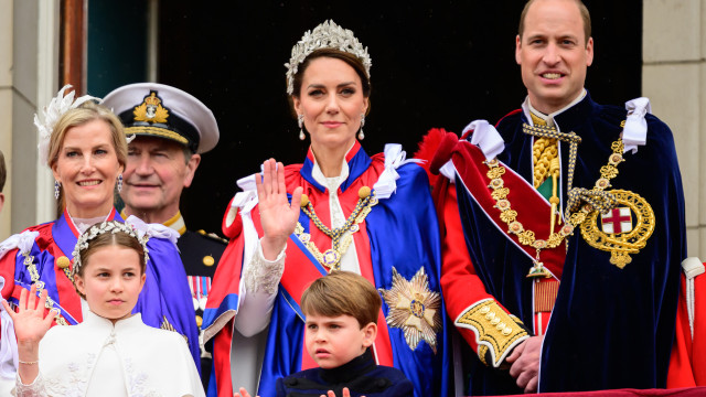 Kate Middleton e membros da família real recebem novos títulos de Charles