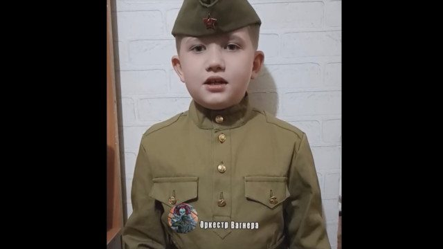"Vamos derrotar os nazis". Grupo russo usa criança para pedir armas
