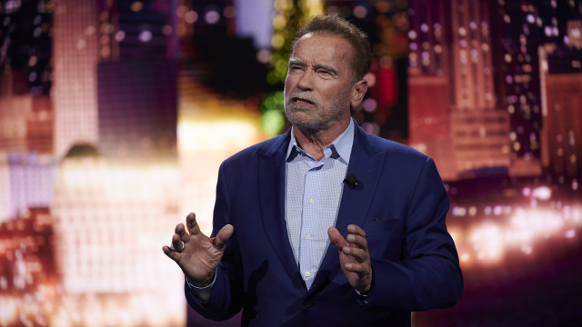 Arnold Schwarzenegger afirma ter tentado remover seu sotaque austríaco
