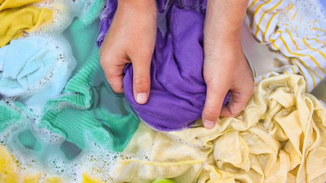 Preservando as cores das roupas: O poder sal como aliado infalível