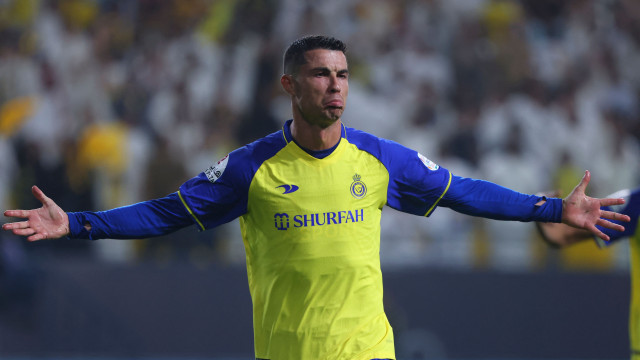 Cristiano Ronaldo corrige árbitro e admite que não sofreu pênalti em empate do Al Nassr