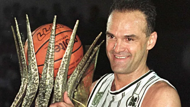 
                     Morre Oscar Schmidt, maior ídolo do basquete brasileiro, aos 68 anos
                