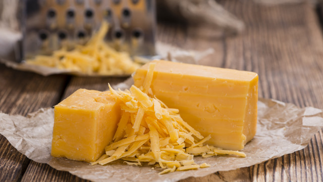 Saiba durante quanto tempo pode congelar queijo sem que se estrague