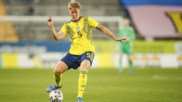 Jogadoras da seleção da Suécia tiveram que provar que eram mulheres, denuncia ex-zagueira