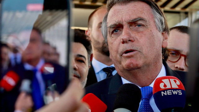 Bolsonaro critica STF e diz estar junto com imprensa após mandato de ataques a jornalistas