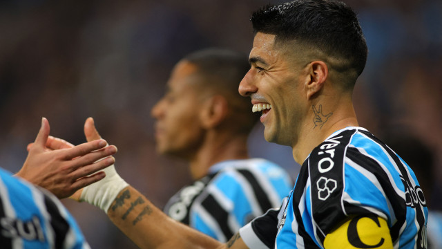 Suárez é decisivo, Grêmio derrota América-MG e se firma no G-4 do Brasileirão