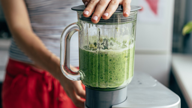 Recupere de um domingo de excessos com este smoothie anti-inflamatório