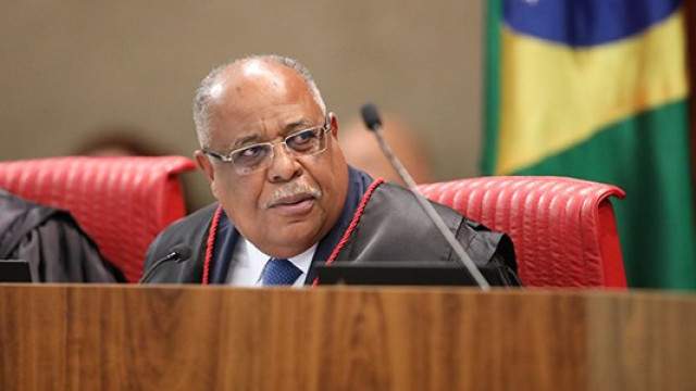 Gonçalves vota pela inelegibilidade de Bolsonaro por 8 anos seguintes ao pleito de 2022