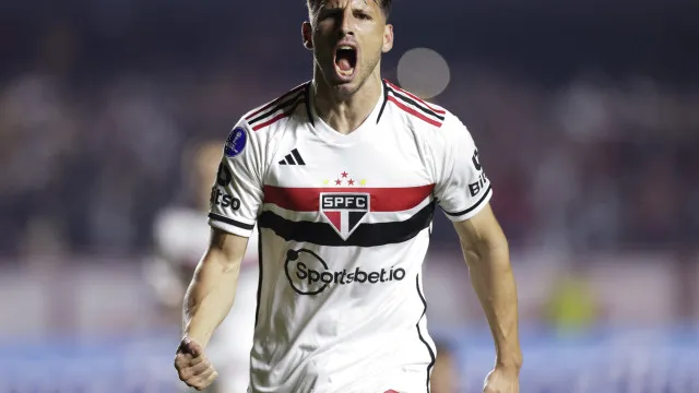 São Paulo entra em acordo com Calleri, e renovação fica pela assinatura