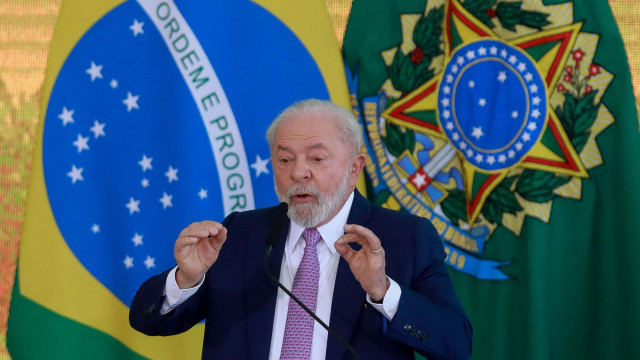 Lula destina até R$ 20 bi para bolsas a alunos do ensino médio fora do arcabouço
