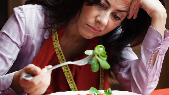 Culpa por comer pode atrapalhar relação com a comida e resultados da dieta