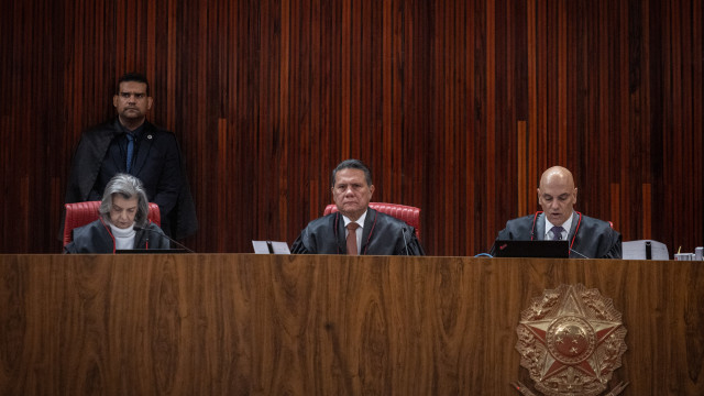 TSE forma maioria para tornar Bolsonaro inelegível por oito anos