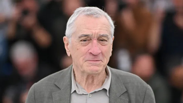De Niro e Pedro Pascal se unem a 4.000 nomes contra fusão Paramount-Warner