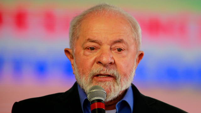 Na Bélgica, Lula critica extremismos e condena guerra