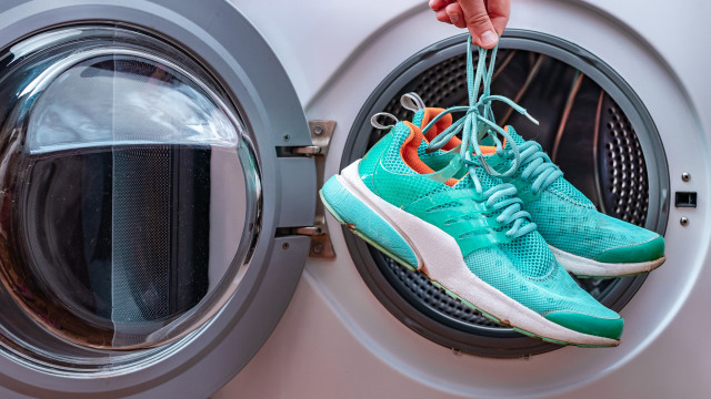 O truque para secar os tênis na máquina sem problemas