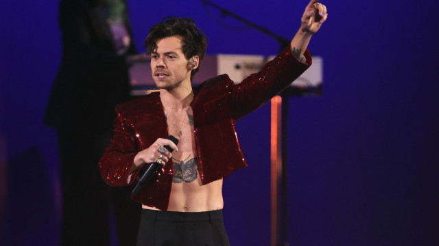 Famosos que foram atingidos por coisas aleatórias - nem Styles escapou!
